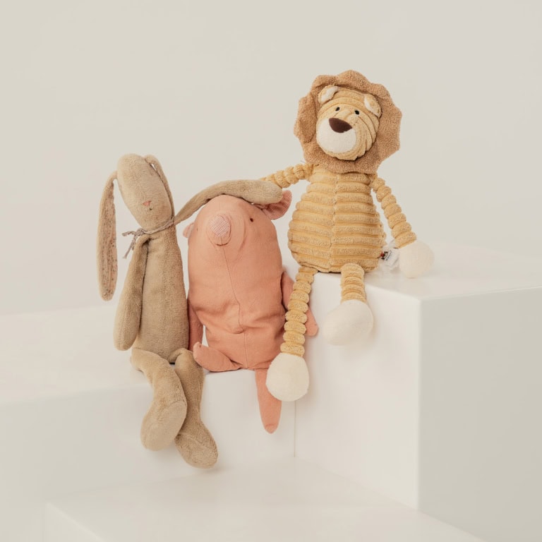 Kuscheltiergang bei Photoart-Huebner-Kidsde Sir Henry Mette Leo beigleiten uns in KITA Schule -3- quadrat