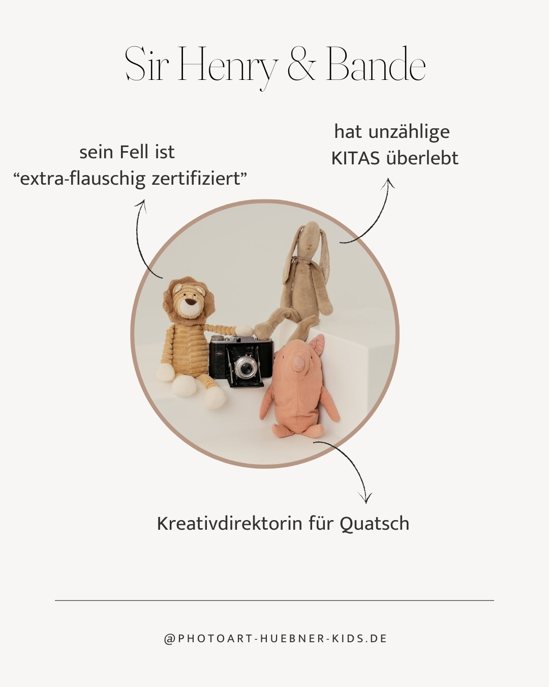 KITA-Fotografie Kinder mit Plüschtieren und Kamera.